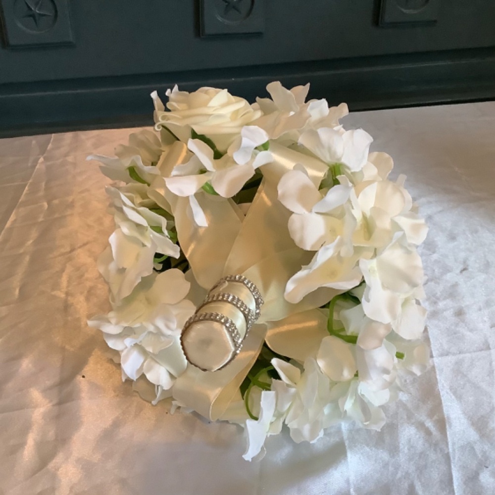 Wedding Bouquet! 💐 Creams, whites  Hydrangea and Roses  & Tulips. - Picture 4 of 7
